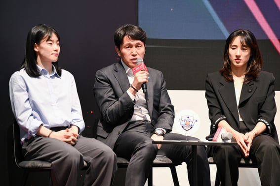 "Mình sẽ đi trên con đường hoa anh đào.""vs" tôi sẽ biến nó thành một con đường rải sỏi." Ai là người chơi bóng rổ nữ giỏi nhất... 'Nóng bừng' trước khi nói chuyện bên ngoài [Hiện trường PO Media Day]