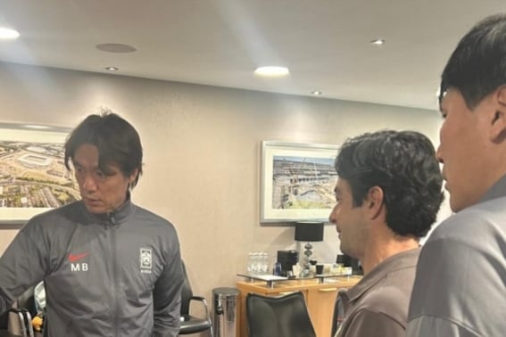 'Bài báo thật sự bị xóa mất rồi' Phỏng vấn riêng huấn luyện viên trưởng Hong Myung Joo, tôi không thể xem thêm được nữa... Rốt cuộc tại sao lại gây tranh cãi?"