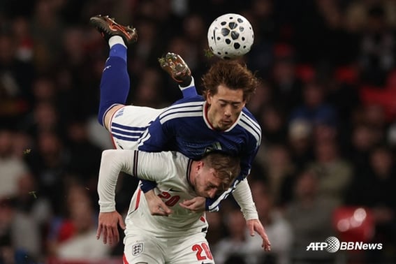 Phóng viên người Anh than thở đau đớn với 90.000 người tại Wembley, "Yên lặng như chết""... "Cuộc tấn công tồi tệ nhất khi không có Kane"