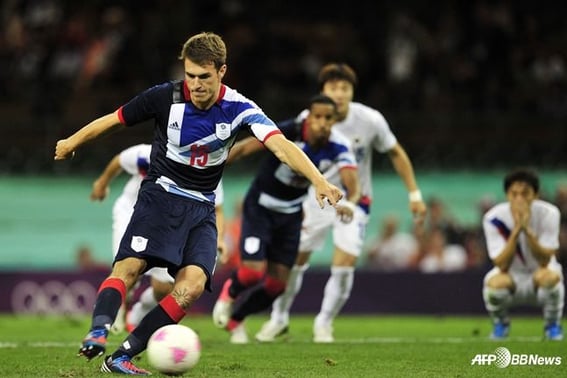 "Смертельная потеря ПК → Бронзовая медаль исторических Олимпийских игр в защиту Хон Мёнхо", легендарный полузащитник, снимает футбольные кроссовки... Рамси: «Декларация о завершении карьеры»