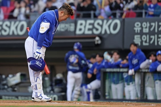 Choi Hyung-woo, who won the KIA twice, moved to Gwangju for the first time → 90 degrees personnel → reverse-electrode prelude double and three-run shot '43-year-old veteran class'