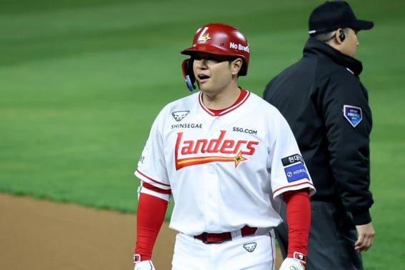 『7G 無安打→打率0.088』22億円の長打不振、イ·スンヨン監督「前向きに考えれば…」「4番打者への信頼は揺るがない」 [インチョン現場]