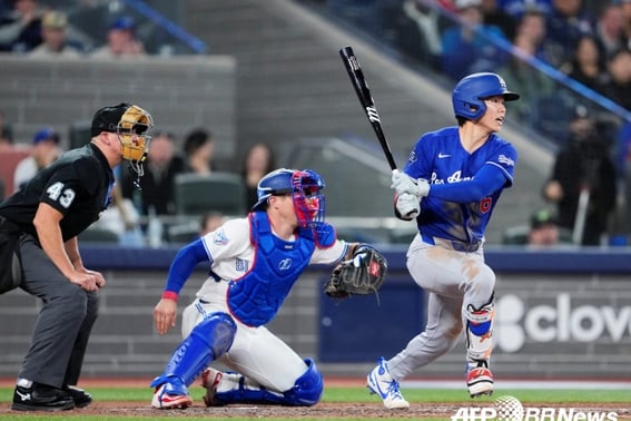 "Wow." Shortstop Kim Hye-sung's defense is crazy! 740 billion hitters → The first double of the season is also slammed! The Dodgers beat Toronto 4-1... a five-game winning streak [LAD Review]
