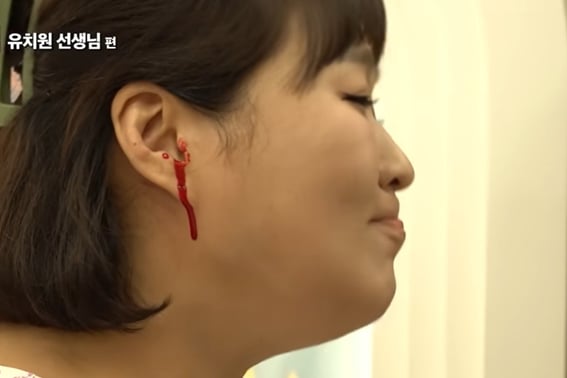 Lee Suji's "Pungja" and "Mom Cafe".."I'm reminded of a 'dead' kindergarten teacher who went to work even with a high fever of 40 degrees" [Star Issue]