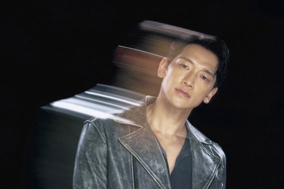 Jung Ji Hoon tăng thêm 7kg để tạo cơ thể giết ngườiBây giờ tôi phải cởi nó ra thôi (Những chú chó săn 2) [Phỏng vấn ②]