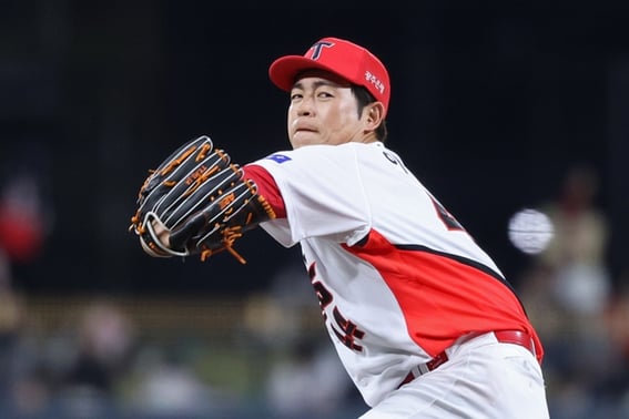'Three scoreless innings' Lee Tae-yang's dedication, harvesting his first hold since moving to KIA! "I wanted to save at least one pitcher.""