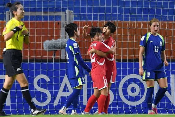 "射门次数0-32"韩国足球史无前例的屈辱，0-5惨败给朝鲜，北韩女足U20亚洲杯小组第二名进入八强。