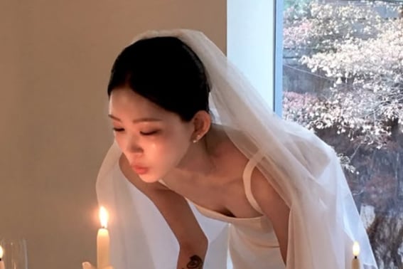 "May Marriage." Choi Jun-hee, the late Choi Jin-sil beauty..Happy in a dress "Sold out"