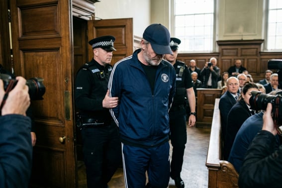 Director 'Shocking Ripples' filmed a hidden camera of the 女's team, saying, "My wife and children know each other..." But the soccer community is shamelessly left