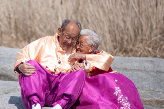 "Hey, that river..' Kang-gye's grandmother passed away, and grandfather's side.. He was 102 years old