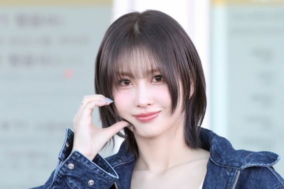 Momo (Twice) khoe chân răng trong lúc đi tour"..Mối lo ngại ngày càng lớn [Star Issue]