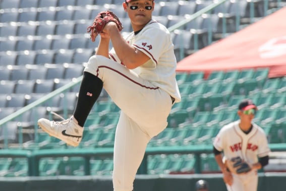 「最高153km」ウム·ジュンサン、3イニングでKKKK→決勝満塁ホームラン炸裂、徳秀高校は12連続決勝無敗！ ヤタプ高校を破り、イーマート杯で優勝 [イーマート配 現場レビュー]