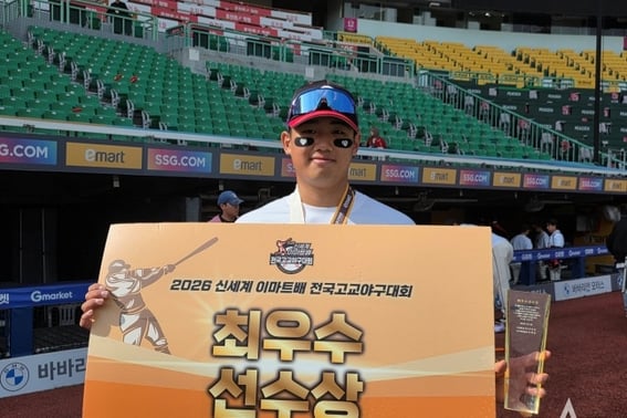 Um Jun Sang của trường trung học Duk Soo (KBO) trang bị vũ khí mới, ném bóng nhanh 153km + chạy về nhà → dẫn dắt chiến thắng lần thứ 4"