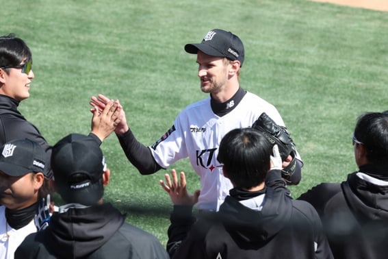 Сувон Понсе «еще» KKKKKK, Hanwha→Самсунг→Дусан «ни одной точки» не смог сделать! KT снова побеждает подряд → занял первое место вместе с LG