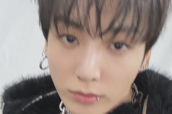 BTS Jungkook's unexpected "I'm hungry" selfie...Fans all over the world~♥