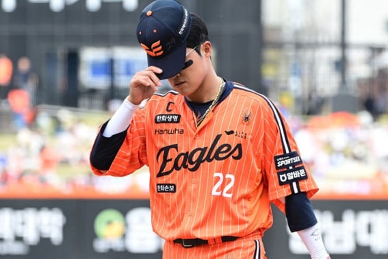 Niềm tin của huấn luyện viên Kim Kyung Moon trong "Bóng chày niềm tin" đã bị phá vỡ, Hanwha đang khủng hoảng đến mức bị lung lay bởi phòng thủ "lỗi nhỏ nhất → Sai lầm lớn nhất" chỉ trong vòng 1 năm.