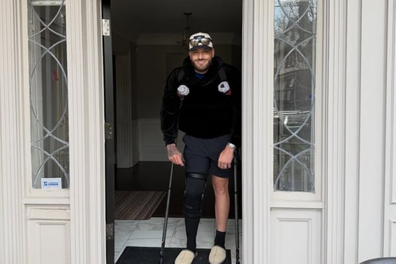 "我只在多伦多待了12天..." 受伤悲剧庞塞公开手术后拄拐杖的近况