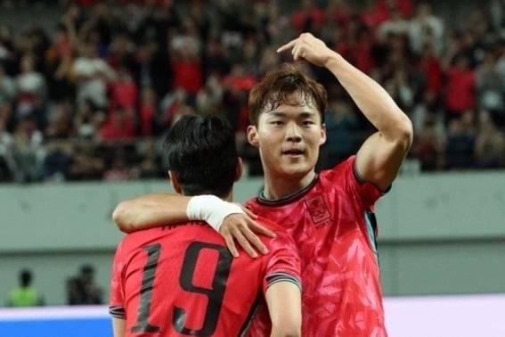 曼联和托特纳姆热刺队瞄准韩国队前锋 "历代级上升势头"吴贤圭征服土耳其→EPL转会传闻"熊熊燃烧"