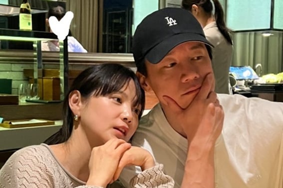 Yoon Seung-ah ♥ Kim Moo-yeol, you're still newly married..A couple in their 11th year