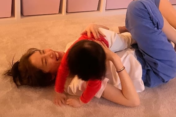 44 years old, Son Dambi, time with her daughter.."Mom's physical strength"