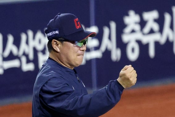 「他の言葉は必要ない」『ロッテ2002年生まれバッテリーへの指揮官称賛「キム・ジヌク最高のピッチング！」 ソン・ソンビンリードも称賛する" [ジャムシル現場]