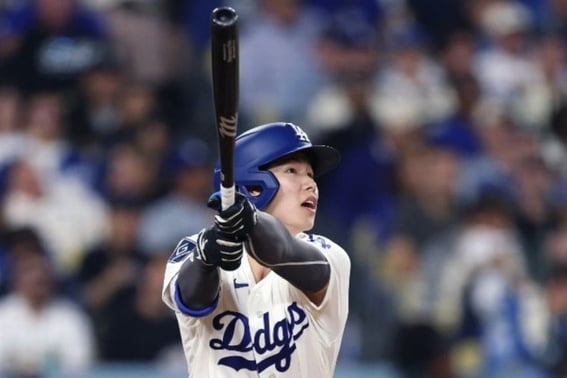 "Kim Hye-sung proved it once again," even captivating U.S. media with a home run, stellar defense, and a humble interview.