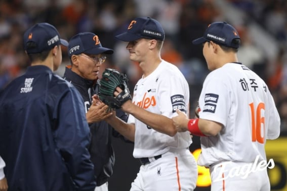 "We're trailing by five points" — all winning horses mobilized! Why Hanwha? "Although it's said to be raining in Busan today (17th), the Korea Deposit Insurance Corporation is in Daejeon [Daejeon Field]."