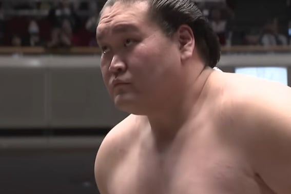 「酒を飲んで女性への性的嫌がらせ→弟子の頬を叩いてもいいのか？」「176kgレジェンド暴行事件『終わりなき論争』…」 甘い処罰への疑問まで