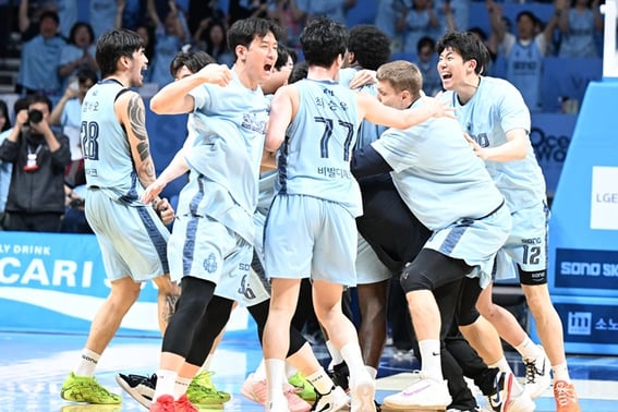 "有种被猎杀的感觉。" 索诺因SK选择疑惑而团结一心，"即使脚不掉下来"也依然在奔跑