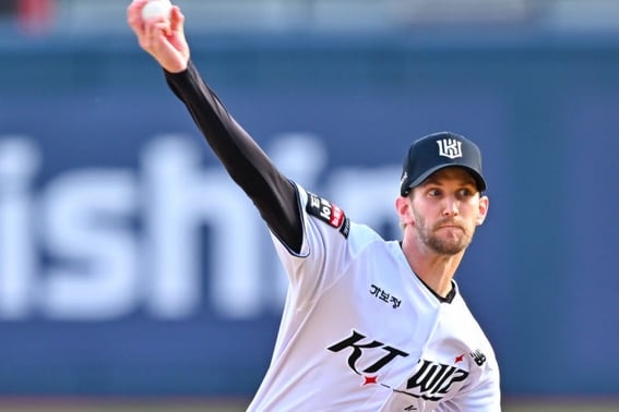 'Ponce-level dignity': KT Bo-shil rewrites Korean baseball history! Achieves first-ever 20 consecutive scoreless innings since debut, surpassing Fedy.
