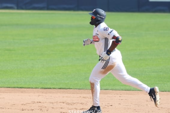 "轻飘飘地散步防守？' →外人争议:司令塔确实划清了界限，实际上却恰恰相反……