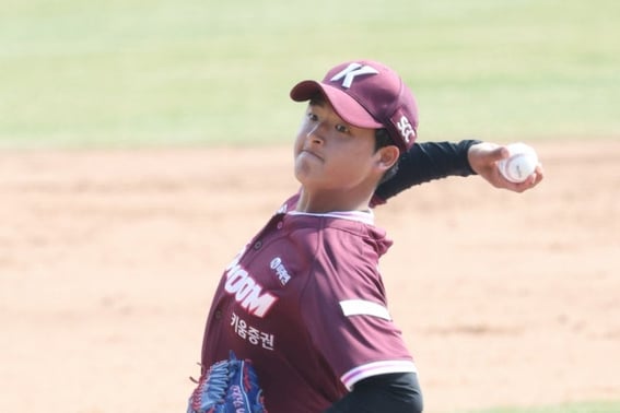 '154km Fireballer's Dignity!' Kiwoom's Park Jun-hyun, 5 Innings, 8 Strikeouts Against Lotte 2nd Team → Will He Be Called Up This Season?