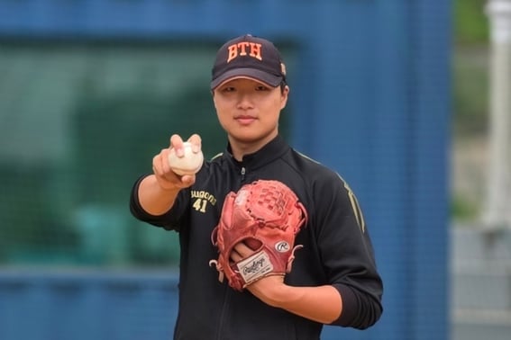 『キム・ウォンジュンがフォークを学び、KBO第1ラウンド候補に急浮上』 釜山高等学校150kmの右投手、カク・ドヒョン「サジクに行くだけでロッテに勝てる」 野球にハマった" [インタビュー]