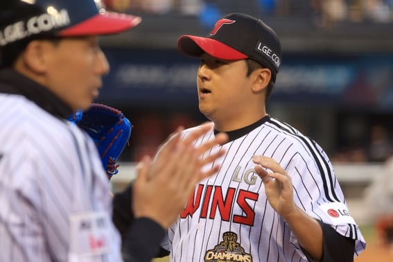 'Only Korean Pitcher with Sub-1.00 ERA' LG Song Seung-gi: From 11 Wins Last Year to 'I Can't Even Imagine How Successful This Will Be'