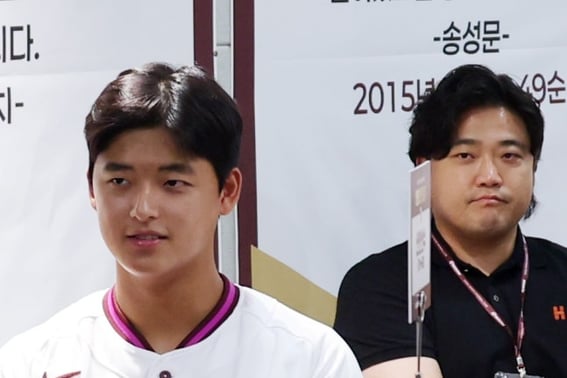 こんなロマンが！ 『パク·ソクミン 子』パク·ジュンヒョン、『パパの親友おじさん』パク·ビョンホの引退式で先発だなんて→相手はまた『キウム出身』チェ·ウォンテだね