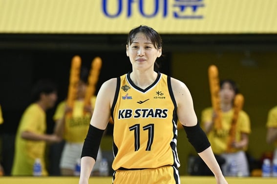 『パク・ジス欠場』でも強いKB、カン・イソルが23点を先頭にサムスン生命を完封！ 優勝確率は73.5％を確保した [チャンピオンシップ決勝第1戦]