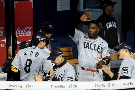 8 cầu thủ ném bóng tổng lực → Phá hủy LG sau 6 tháng Hanwha Kim Kyung Moon: "No Si Hwan đã thổi khí thế tốt"" [hiện trường Jamsil]