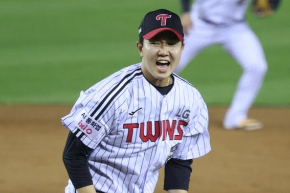 'Shock from the sky': LG's Yoo Young-chan, who had elbow surgery, injured again → Today (25th) hospital checkup results in focus, who will replace the closer?