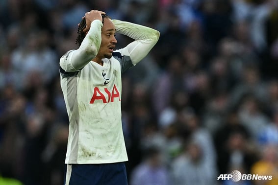 Tottenham is truly in trouble! EPL survival chances plummet... 'Rival' Nottingham Forest wins again, crushing Sunderland 5-0