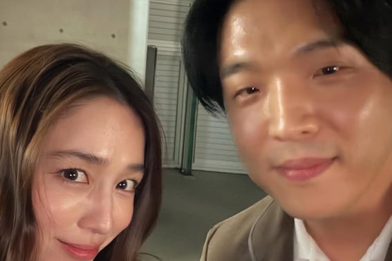 Lee Min-jung, "Wine Swap Controversy" Selfie with Ahn Sung-jae: "Exactly the Same Age"