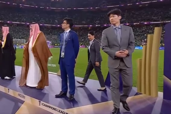 "朴智星突然登场"ACLE颁奖典礼成为话题，罗相浩、马雷兹等选手表示慰问和祝贺