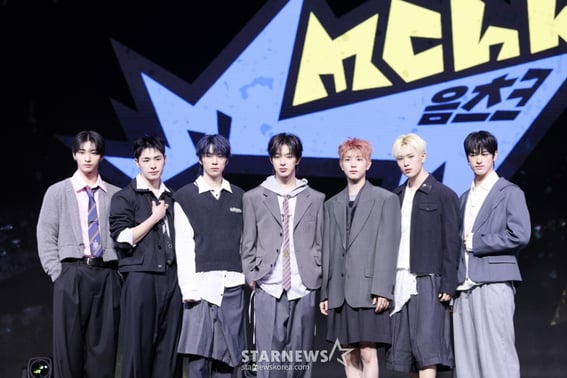 "JYP's New Generation": NEXZ, Stray Kids' Junior Idol Group, Showcases 'Mmchk' Performance Mastery [Comprehensive]
