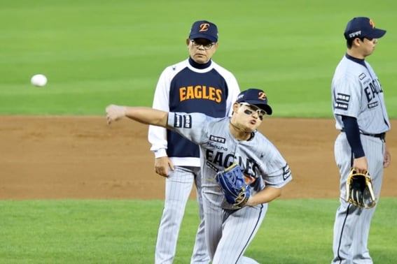 Hanwha Makes Another Bold Move! 'ERA 9.00' Kim Seo-hyun Suddenly Sent to 2nd Division; 'Batting Average 0.110' SSG's Kim Jae-hwan Also Removed from 1st Division Roster