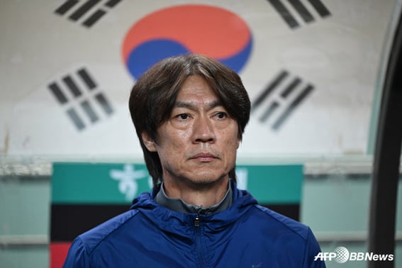 А как насчёт защиты Хон Мён? "Улыбается только сильная команда" Предупреждение чемпионата мира по футболу → Вышел критический голос