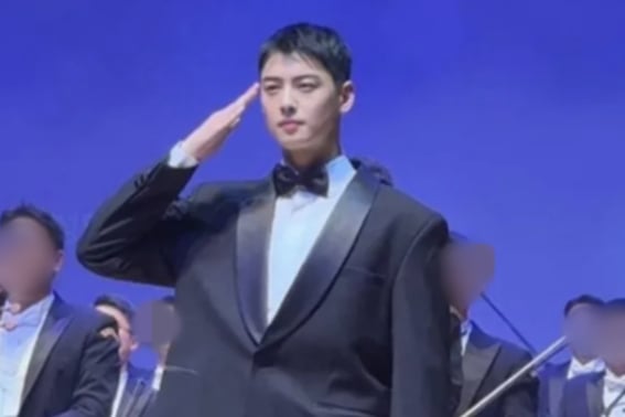 スーツ姿のチャ・ウヌ、‘200億円脱税疑惑’後の初近況を捕らえる [スター・イシュー]