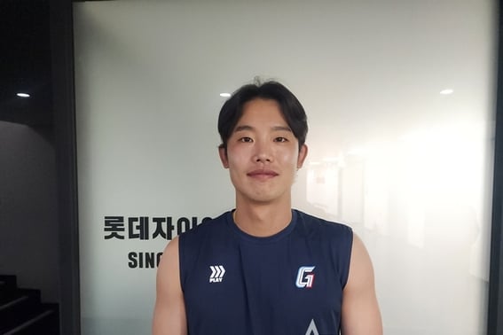 Coach Kim Hyun-wook, who revived Hyun Do-hoon who had been frustrated in the third division, said, "Let's start over from the beginning."
