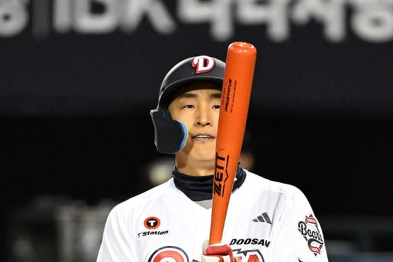 'Chasing Choi Hyung-woo's 8-hit lead': Son Ah-seop excluded from first-division roster just 10 days after trade... Manager's diagnosis: "Seems psychologically pressured; will play in minor league to regain form" [Jamsil on-site]