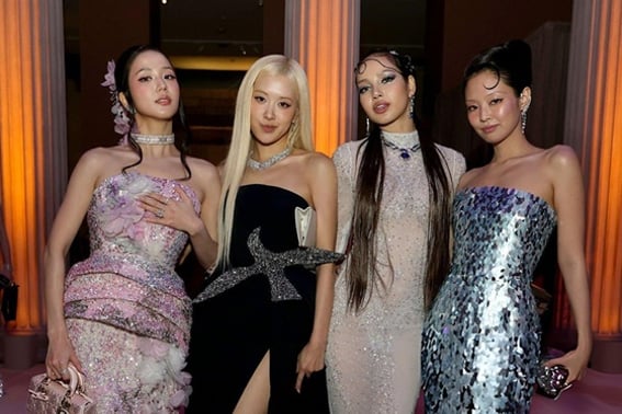 BLACKPINK完整体聚在了一起..美国纽约令人着迷的4人4色视觉效果