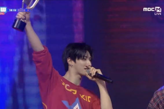 NEXZ, First Music Show Win After Debut... "A Gift from NEX2Y," Tearful Remarks