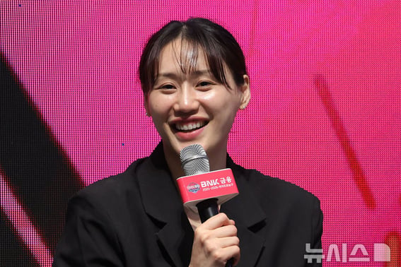 Kang Dong Seul gửi lời cảm ơn đến câu lạc bộ chuẩn bị điều kiện và cơ hội tốt trong hợp đồng 4 năm với Woori Bank